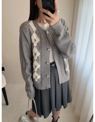 Retro lattice color collision knitted cardigan female autumn new loose gentle wind versatile soft round neck sweater coat