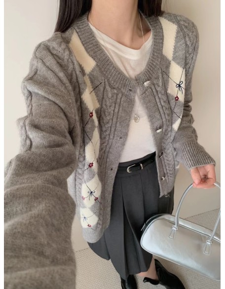 Retro lattice color collision knitted cardigan female autumn new loose gentle wind versatile soft round neck sweater coat